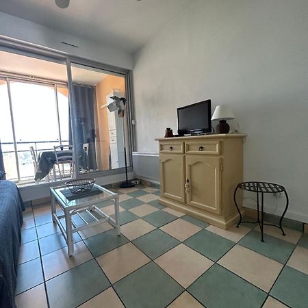 Studio Vue Mer Situe A Cote De La Plage Quartier Des Quilles Sete Exterior photo
