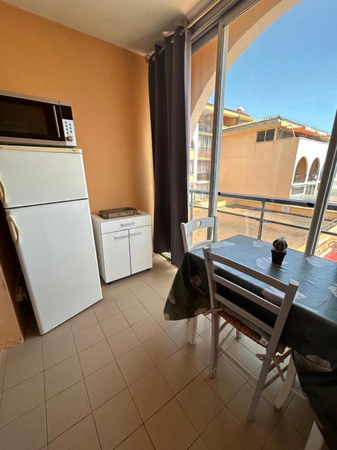 Studio Vue Mer Situe A Cote De La Plage Quartier Des Quilles Sete Exterior photo