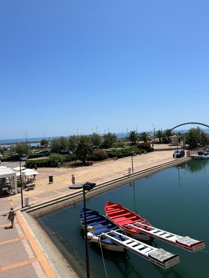 Studio Vue Mer Situe A Cote De La Plage Quartier Des Quilles Sete Exterior photo